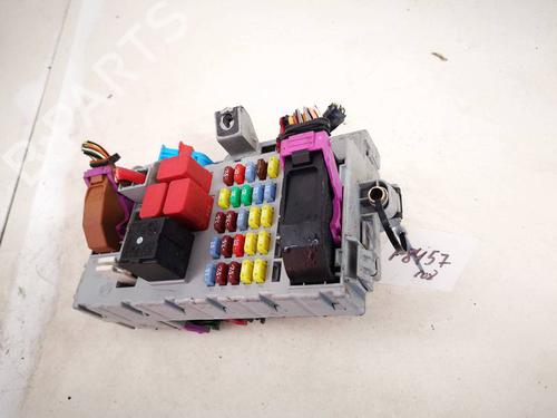 Used Fuse box Fuse box FIAT CROMA (194_) 1.9 D Multijet (194AXC1B, 194AXC12) (150 hp) 32924777 32924777