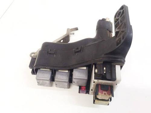 Used Fuse box Fuse box 32613598 32613598