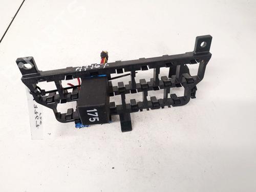 fuse-box-vw-bora-variant-1j6-1999-2000-2001-2002-2003-2004-2005-32894707 main image