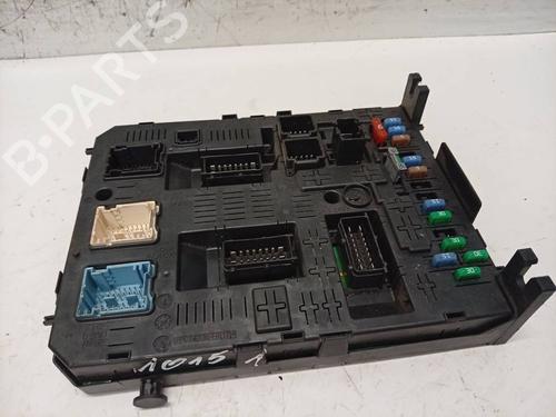 Used Fuse box Fuse box 32577858 32577858