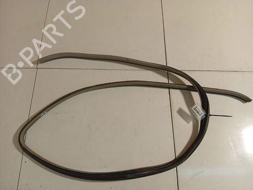 Gummiliste Gummiliste TOYOTA YARIS (_P9_) 1.4 D-4D (NLP90_, NLP90R) (90 hp) 36959416 36959416