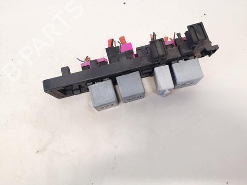 Used Fuse box VW GOLF V (1K1) 1.9 TDI (90 hp) 32903401