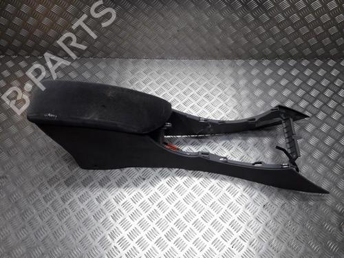 Used Armrest / Center console Armrest / Center console RENAULT LAGUNA II (BG0/1_) 1.9 dCi (BG1A, BG1W, BG0G) (110 hp) 35698275 35698275