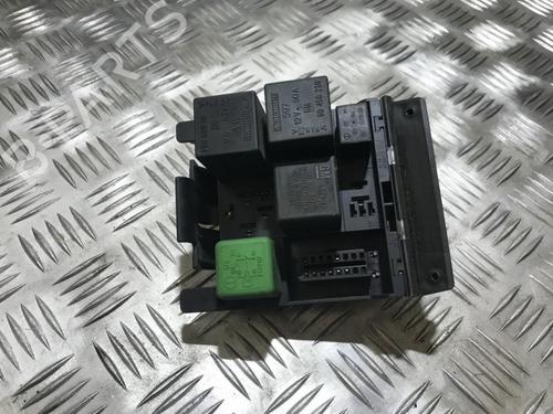 Used Fuse box Fuse box OPEL OMEGA B (V94) 2.0 16V (F69, M69, P69) (136 hp) 33490704 33490704