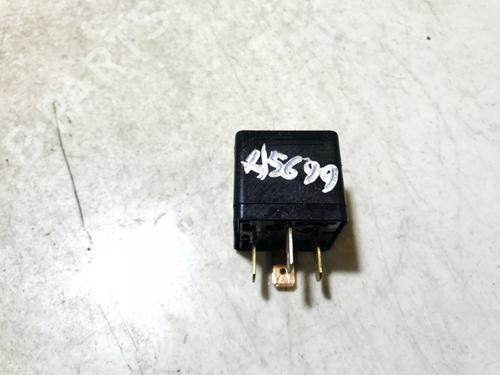 Used Electronic sensor Electronic sensor AUDI 100 C3 Saloon (443, 444) 2.0 D (70 hp) 33099456 33099456