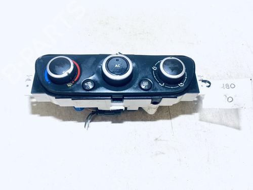 climate-control-renault-megane-iii-hatchback-bz01_-b3_-2008-35874447 main image