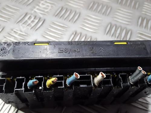 Fuse box PEUGEOT 407 (6D_) 1.6 HDi 110 (6D9HZC, 6D9HYC) | BP33498052E1 - Image 2
