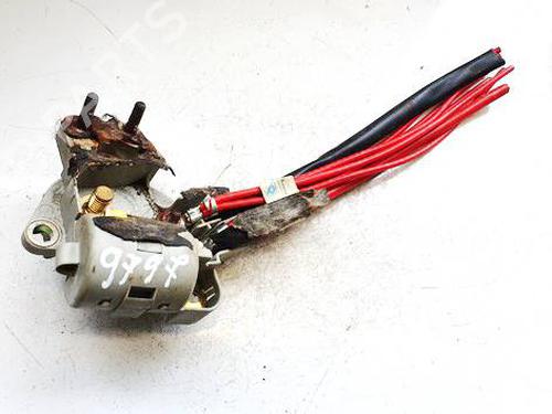 Used Fuse box Fuse box MERCEDES-BENZ C-CLASS (W202) C 220 CDI (202.133) (125 hp) 32595582 32595582