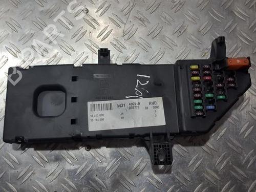 Used Fuse box Fuse box OPEL VECTRA C (Z02) 1.9 CDTI (F69) (150 hp) 33482719 33482719