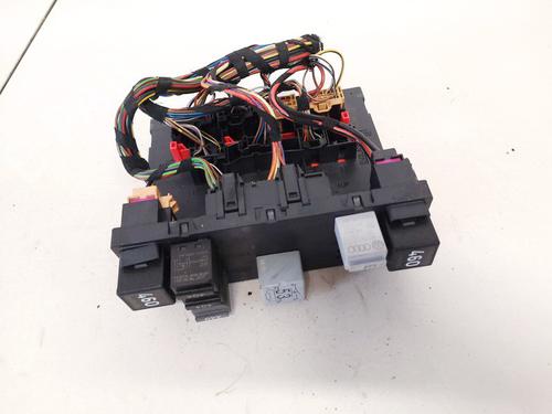 Used Fuse box Fuse box VW GOLF V (1K1) 1.9 TDI (90 hp) 32903400 32903400