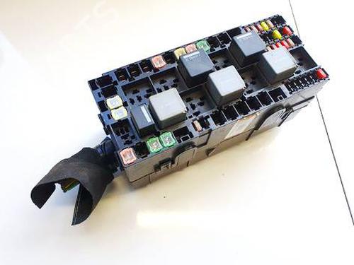 Used Fuse box Fuse box FORD TRANSIT V363 Van (FCD, FDD) 2.2 TDCi (125 hp) 33500105 33500105
