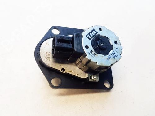 electronic-module-peugeot-607-9d-9u-2000-33104782 main image