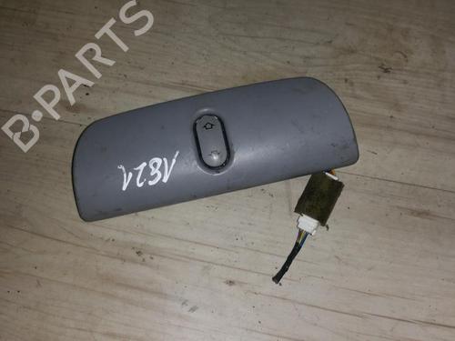 switch-nissan-primera-hatchback-p12-2002-33480695 main image