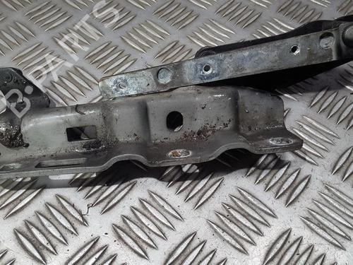 hingedoor-check-strap-mercedes-benz-c-class-w203-2000-2001-2002-2003-2004-2005-2006-2007-35694275 main image