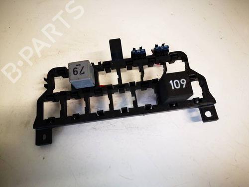 Used Fuse box VW BORA I (1J2) 1.9 TDI (115 hp) 32577775