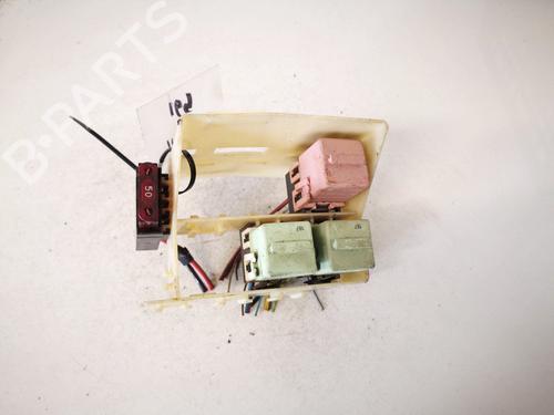 fuse-box-bmw-5-e39-1995-1996-1997-1998-1999-2000-2001-2002-2003-32914975 main image