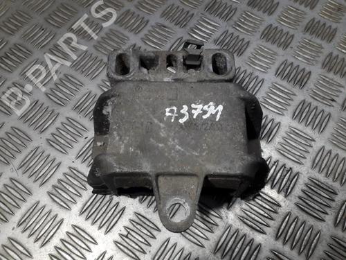 Used Engine mount Engine mount VW GOLF IV (1J1) 1.6 (100 hp) 33499925 33499925