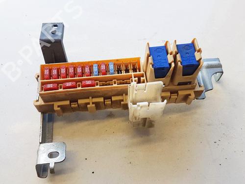 Used Fuse box Fuse box NISSAN MICRA III (K12) 1.2 16V (80 hp) 33063042 33063042