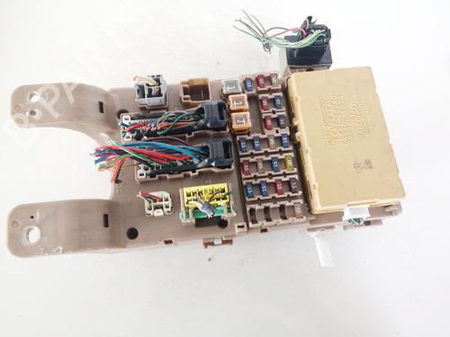 Used Fuse box Fuse box TOYOTA COROLLA Verso (_E12_) 2.0 D-4D (CDE120_, CDE120R) (90 hp) 33071745 33071745