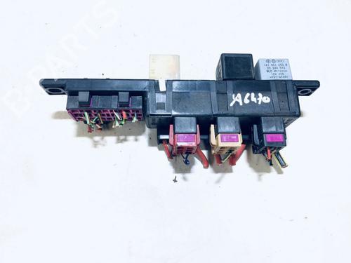 Used Fuse box Fuse box VW BORA I (1J2) 1.9 TDI (115 hp) 33076867 33076867