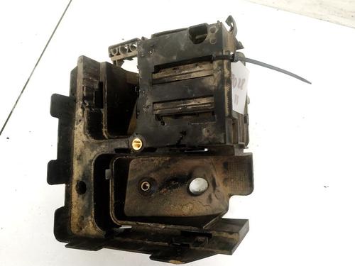 fuse-box-vw-touran-1t1-1t2-2003-2004-2005-2006-2007-2008-2009-2010-2011-32906358 main image