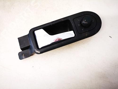 Used Front left interior door handle Front left interior door handle VW GOLF IV (1J1) 1.9 TDI (90 hp) 35528625 35528625