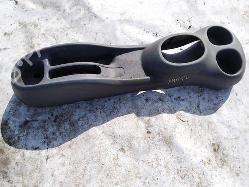 Porte-gobelet/Objets Porte-gobelet/Objets TOYOTA YARIS VERSO (_P2_) 1.3 (NCP20_, NCP22_, NCP20R, NCP22R) (84 hp) 35301902 35301902