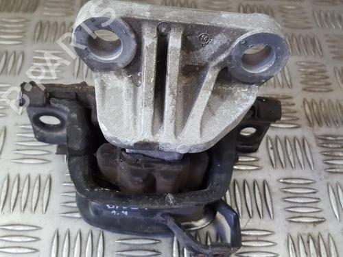 Used Engine mount Engine mount OPEL CORSA E (X15) 1.4 (08, 68) (75 hp) 33495986 33495986