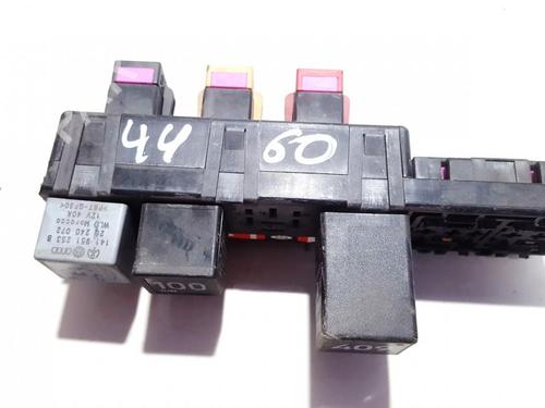 Used Fuse box Fuse box VW GOLF IV (1J1) 1.6 (100 hp) 33507292 33507292