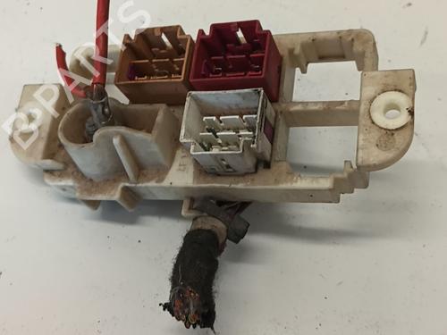 Used Fuse box Fuse box 38610214 38610214