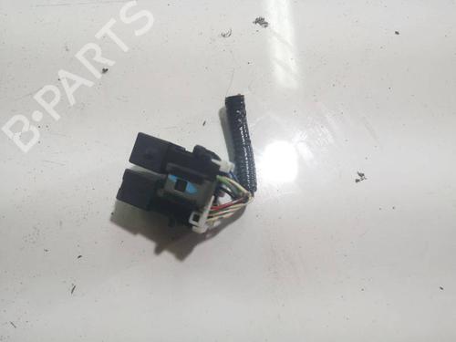 Used Fuse box HONDA FR-V (BE) 2.2 i CTDi (BE5) (140 hp) 33098314