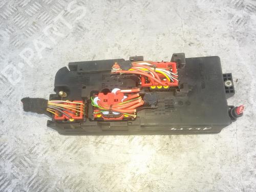 Used Fuse box Fuse box OPEL SIGNUM Hatchback (Z03) 2.2 direct (F48) (155 hp) 33521067 33521067