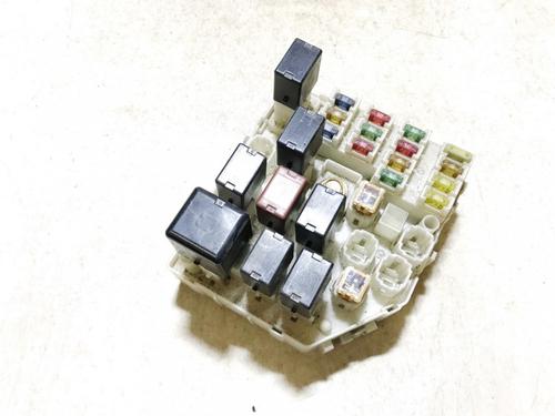 fuse-box-toyota-rav-4-ii-_a2_-2000-2001-2002-2003-2004-2005-33100915 main image