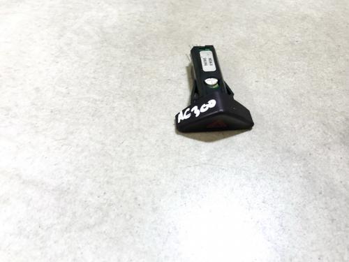 Used Warning switch Warning switch VOLVO V70 II (285) D5 (163 hp) 35604732 35604732