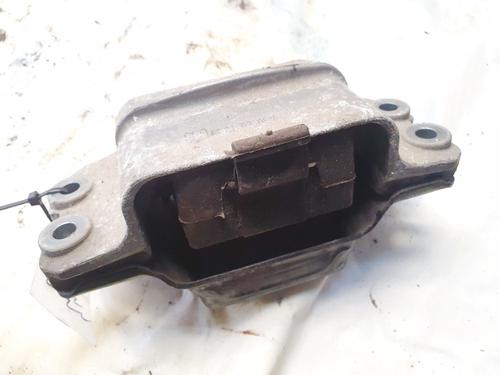 Used Engine mount Engine mount SKODA OCTAVIA I (1U2) 1.6 (102 hp) 32901980 32901980