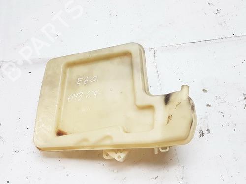 Used Windscreen washer tank Windscreen washer tank BMW 5 (E60) 525 d (197 hp) 35866173 35866173