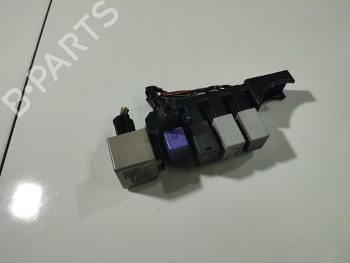 Used Fuse box Fuse box 33487070 33487070