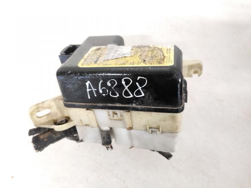 Used Fuse box Fuse box TOYOTA YARIS (_P1_) 1.3 (NCP10, SCP12_) (86 hp) 33090233 33090233