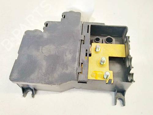 Used Fuse box Fuse box 37063621 37063621
