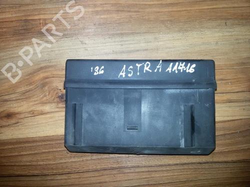 Used Fuse box Fuse box OPEL ASTRA F Hatchback (T92) 1.7 TD (F08, M08, F68, M68) (68 hp) 33493982 33493982