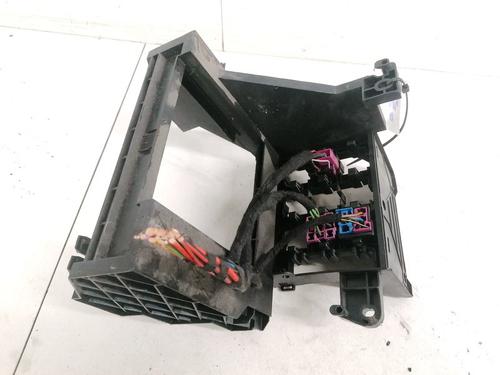 fuse-box-vw-touran-1t1-1t2-2003-2004-2005-2006-2007-2008-2009-2010-2011-33087226 main image