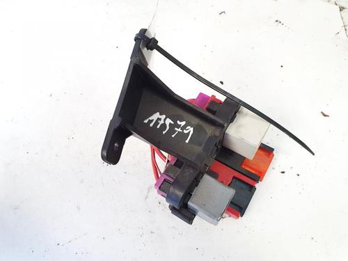 fuse-box-vw-passat-b55-3b3-2000-2001-2002-2003-2004-2005-32891711 main image