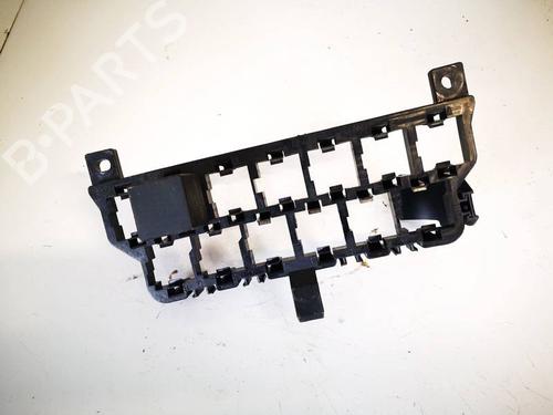 Used Fuse box VW GOLF IV (1J1) 1.9 TDI (110 hp) 32585497