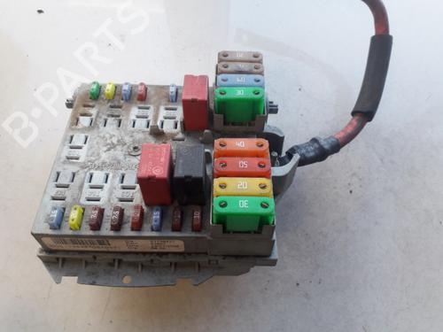 Used Fuse box Fuse box LANCIA MUSA (350_) 1.9 D Multijet (350.AXC1A) (101 hp) 33517819 33517819
