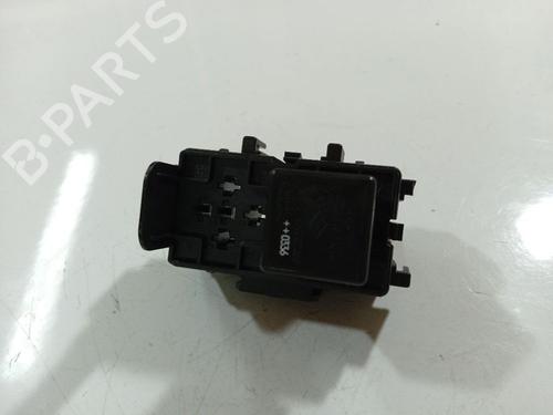 fuse-box-renault-scenic-ii-jm01_-2003-2004-2005-2006-2007-2008-2009-2010-32971844 main image