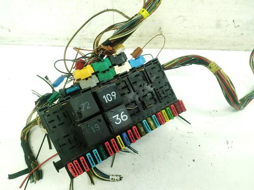 Used Fuse box Fuse box VW PASSAT B3/B4 Variant (3A5, 35I) 1.9 TDI (90 hp) 32898990 32898990