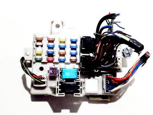 Used Fuse box Fuse box MAZDA 6 Saloon (GG) 2.0 (GGEP, GG10) (141 hp) 33527389 33527389