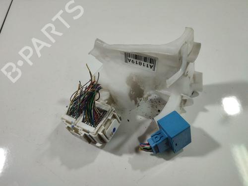 Used Fuse box Fuse box 32541124 32541124