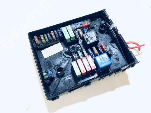 Used Fuse box Fuse box VW GOLF V (1K1) 1.4 16V (80 hp) 33074819 33074819