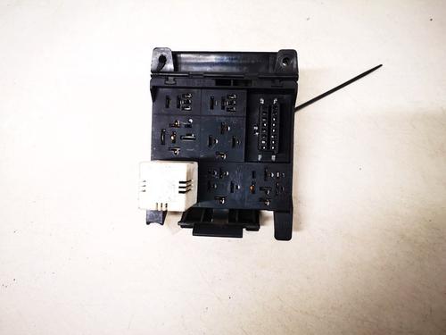 Used Fuse box Fuse box OPEL OMEGA B (V94) 2.2 DTI 16V (F69, M69, P69) (120 hp) 33090239 33090239